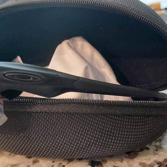 Oakley sunglasses - Picture 2 of 7